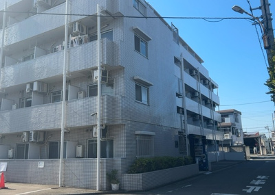 【外観】 | クリオ西王子壱番館 | 隣家の土地はどうなっているのか、生活利便施設が近くにあるのか、学校まで近いかなど、お客様のライフスタイルにあわせたイメージが重要です。また、近くにあると困る施設が近くにないかも確認するといいでしょう。
