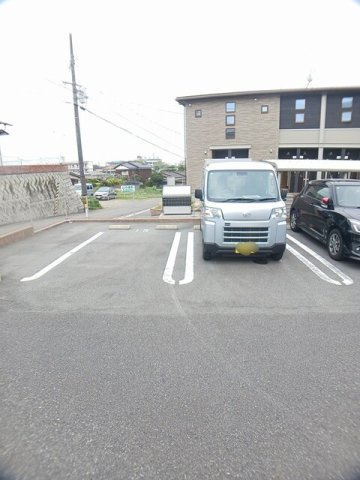 グランドソレイユＣの駐車場