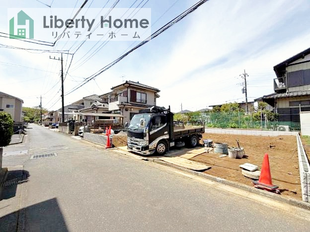牛久市さくら台1丁目5期　新築戸建の前面道路含む現地写真