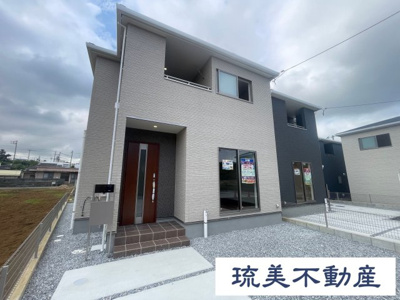【外観】 | 八重瀬町与座（全6棟）5号棟 | 5号棟　並列駐車2台可♪