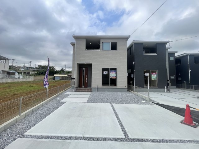 八重瀬町与座（全6棟）5号棟の外観|5号棟　並列駐車2台可♪