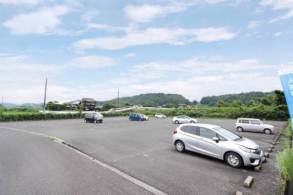 ビレッジハウス船木Ⅱ2号棟の駐車場