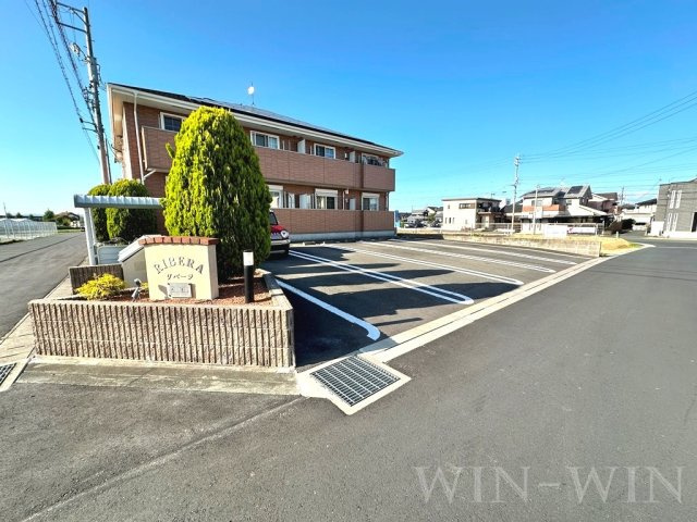 リベーラ Bの駐車場