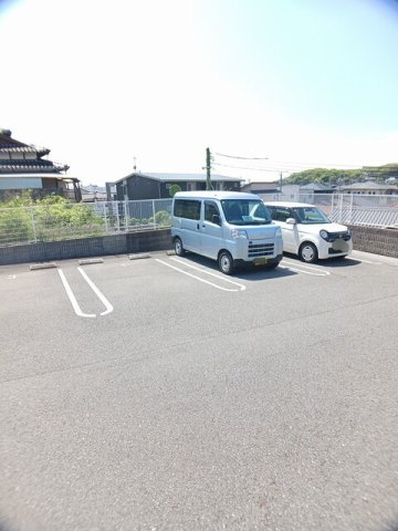 司レジデンスの駐車場