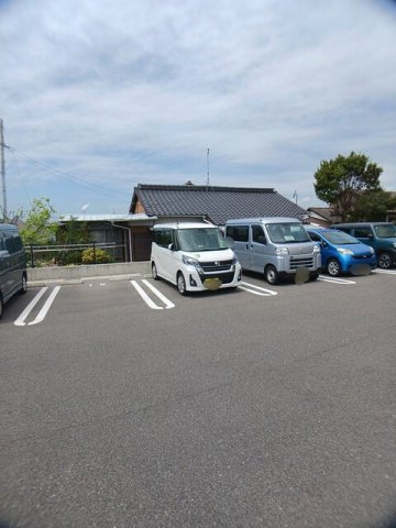 ルミナーレ　Ⅲの駐車場