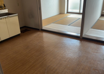 【ダイニング】 | 秀和めじろ台レジデンス | ダイニングは、食事や家族の団らんスペースとしてだけではなく、ほかの用途としても使用することができます。ダイニングテーブルを置き、食事のためのスペースを作ることでリビングとの差別化を図ることができます。