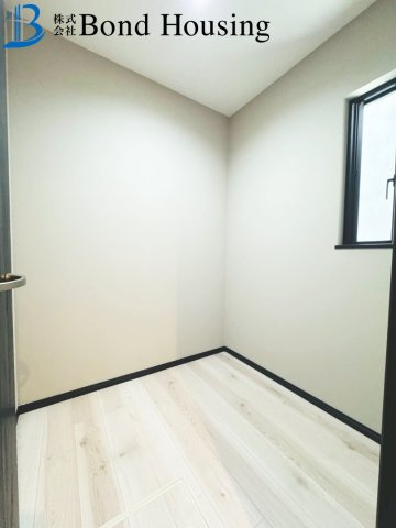 照明器具・エアコン各部屋完備　二見町西二見　新築限定1棟の洋室