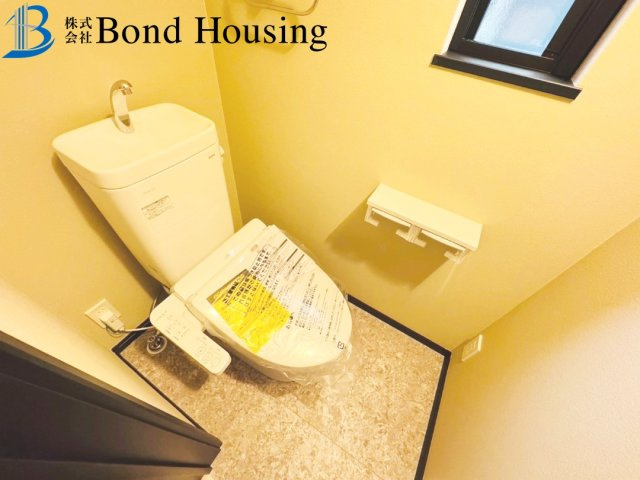 照明器具・エアコン各部屋完備　二見町西二見　新築限定1棟のトイレ