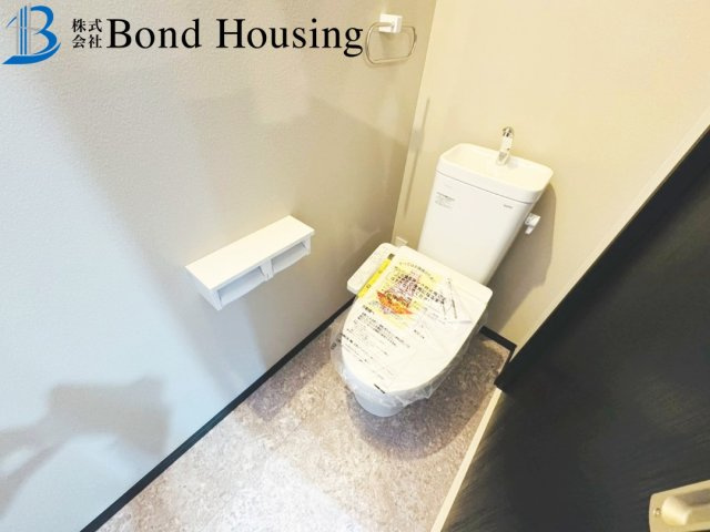 照明器具・エアコン各部屋完備　二見町西二見　新築限定1棟のトイレ