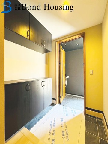 照明器具・エアコン各部屋完備　二見町西二見　新築限定1棟の玄関