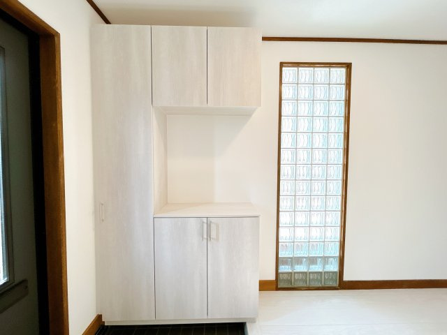 北見市高栄西町７丁目１６番地７　中古売家の収納|【リフォーム済】シューズボックスは新品に交換致しました、玄関が散らからずに綺麗な状態を保てます。