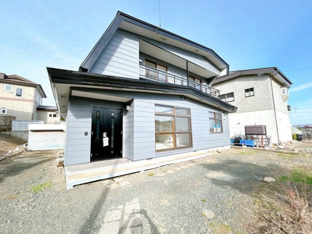 北見市高栄西町７丁目１６番地７　中古売家の駐車場|【リフォーム済】住宅の隣と前にそれぞれ1台ずつ駐車可能です。