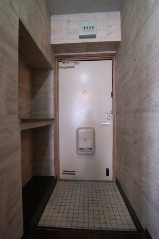 えーでるはいむ大蔵谷の玄関
