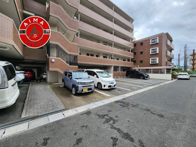 ベルアージュ井尻の駐車場|敷地内駐車場です。
