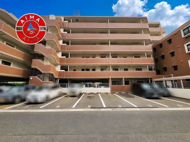ベルアージュ井尻の外観|物件入口の広々とした前面道路です。