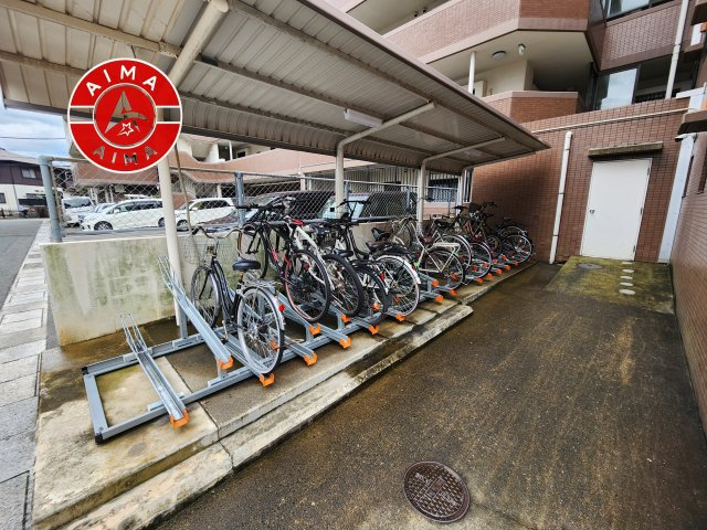ベルアージュ井尻の駐輪場|駐輪場の他にバイク置場も完備しております。