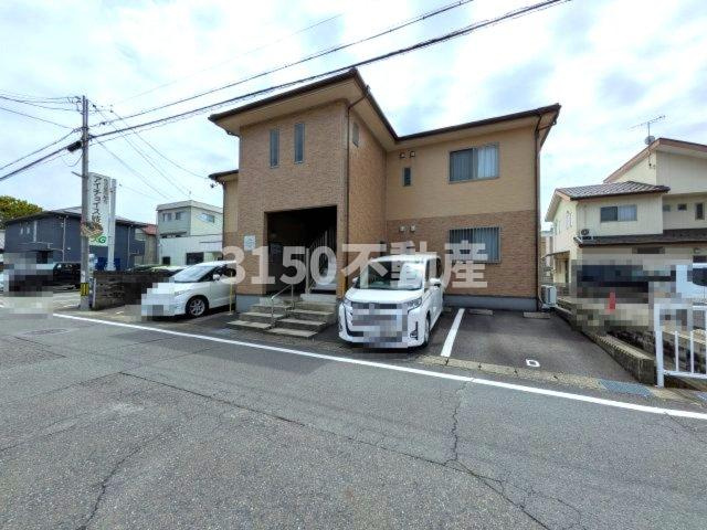 クワトロの駐車場