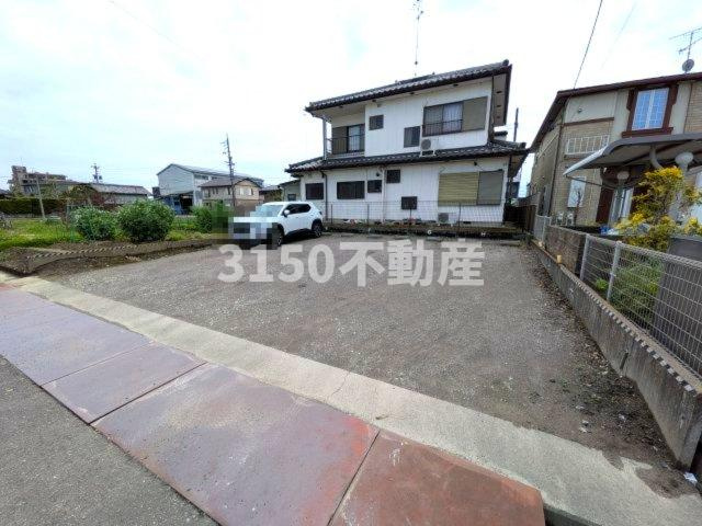 クワトロの駐車場