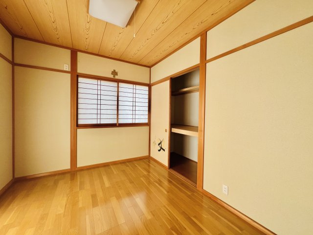 太田市城西町の洋室|リビングに隣接する洋室は、キッズスペースや家事スペースとしても♪
