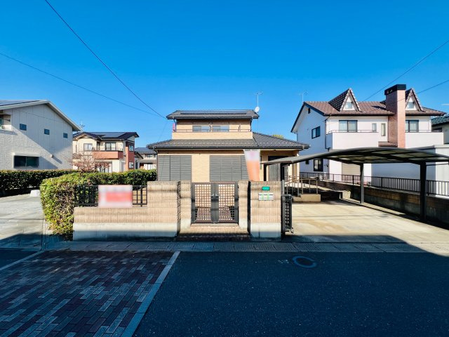 太田市城西町の外観|前面道路広々、カーポート付き◎