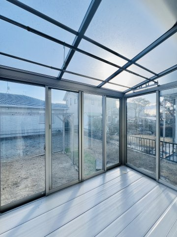 太田市新田瑞木町のその他|日当たりも良好なテラスは、洗濯物を干すにも便利です◎