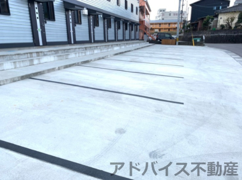 サンマリノ新代Ⅰの駐車場|駐車場があるので、車を買う予定の方も安心です