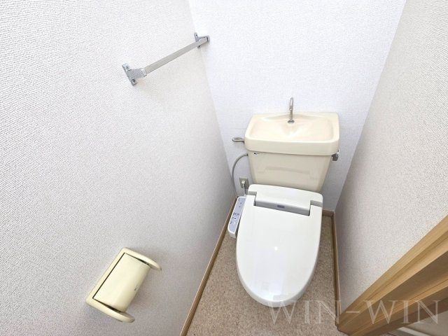 エルディムナツメ Dのトイレ|イメージ（同建物内別部屋の写真です）