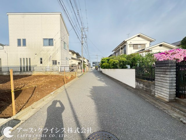 【前面道路含む現地写真】 | 船橋市飯山満町31920① | 風と光がやさしく巡る。朝のコーヒーも、午後の読書も、家族の団らんも、ぜんぶ光に包まれる時間。そんな日々をデザインしませんか♪