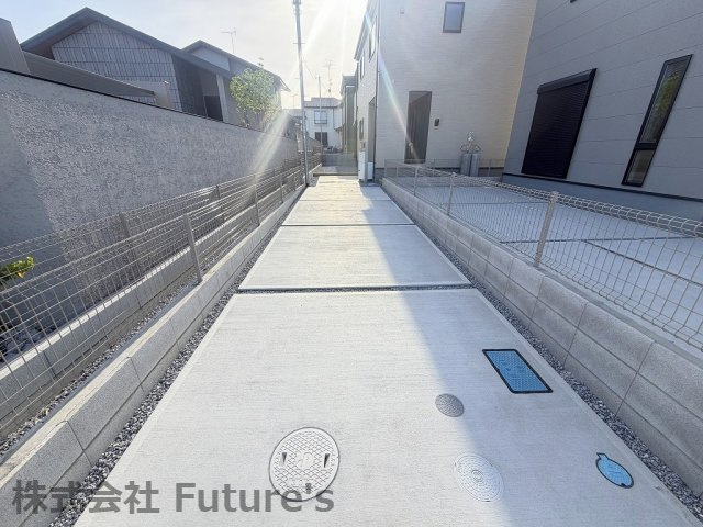 三郷市彦糸　新築戸建　全5棟　4号棟の駐車場|カースペース2台分あり（車種制限あり）