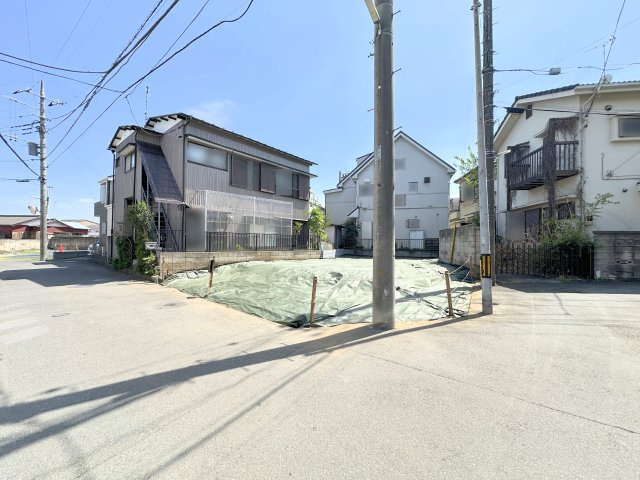 【前面道路含む現地写真】 | 新座市大和田5丁目　建築条件無売地　全1区画　(丸井志木店) | ゆとりある敷地で、自由なプランニングが可能です