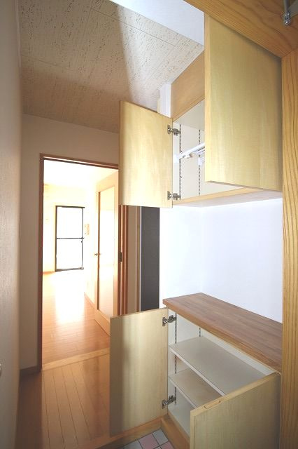 高知市はりまや町１丁目の賃貸マンションの玄関|収納もある玄関です
