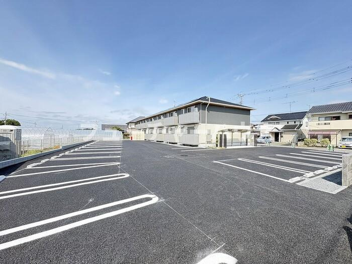 グランツィーモの駐車場