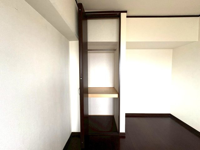◆近鉄京都線『向島』駅徒歩８分◆陽当たり良好◆高層階◆向島ニュータウン第三街区G棟の洋室|洋室収納