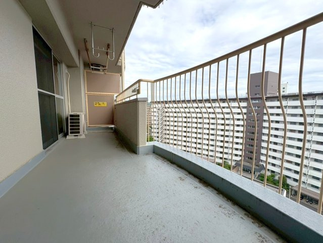 ◆近鉄京都線『向島』駅徒歩８分◆陽当たり良好◆高層階◆向島ニュータウン第三街区G棟のバルコニー|バルコニー
