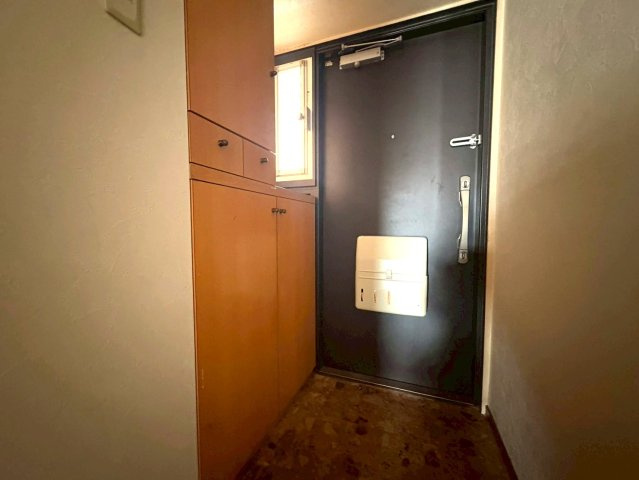 ◆近鉄京都線『向島』駅徒歩８分◆陽当たり良好◆高層階◆向島ニュータウン第三街区G棟の玄関|玄関