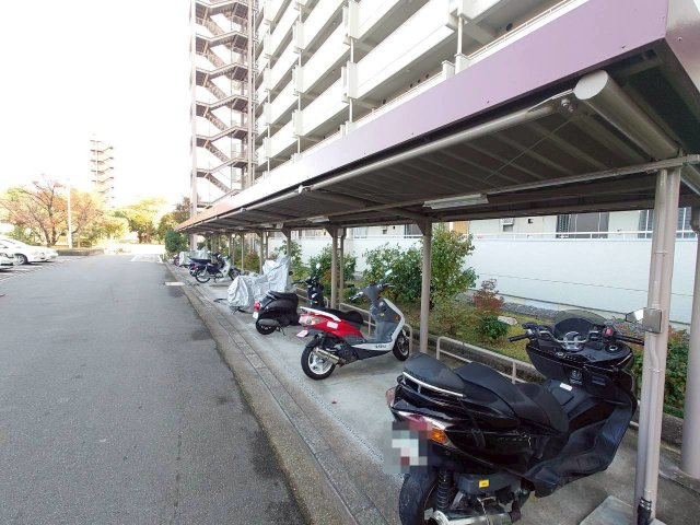 ◆近鉄京都線『向島』駅徒歩８分◆陽当たり良好◆高層階◆向島ニュータウン第三街区G棟の設備|バイク置き場