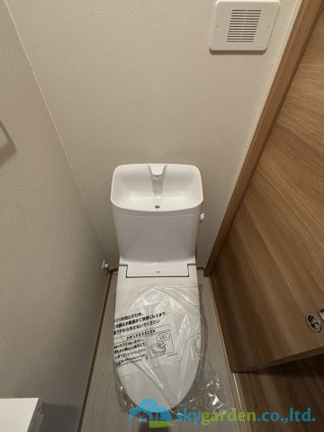 小田原市酒匂　築後未入居戸建　全2棟1号棟のトイレ