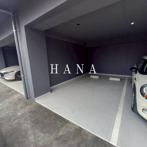 Alivis浦安の駐車場