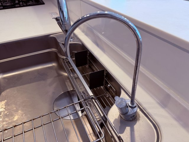【キッチン】 | 練馬区谷原５丁目　中古戸建て | いつでも安心して使える浄水機付きで、日々の飲料水も快適です