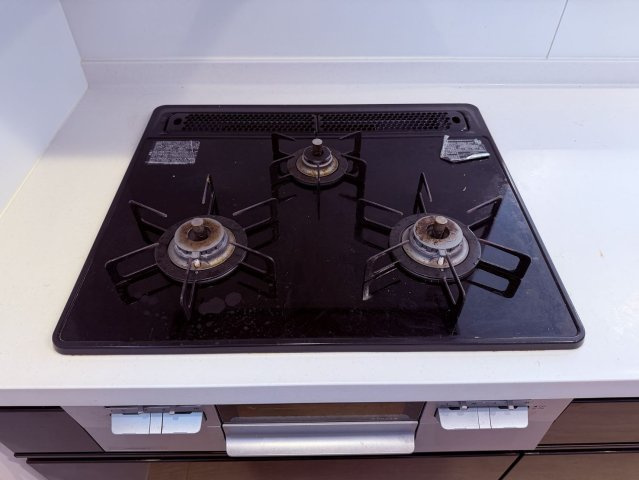 【キッチン】 | 練馬区谷原５丁目　中古戸建て | 日々の料理を快適にサポートする使い勝手の良いガスコンロです