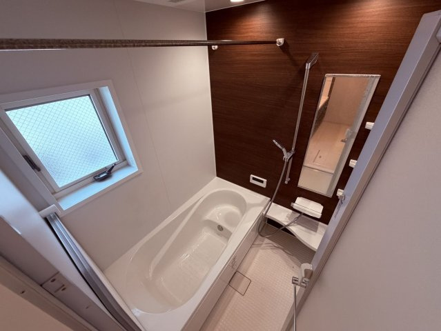 【浴室】 | 練馬区谷原５丁目　中古戸建て | 一日の疲れを癒す、ゆったりとくつろげる快適な浴室です