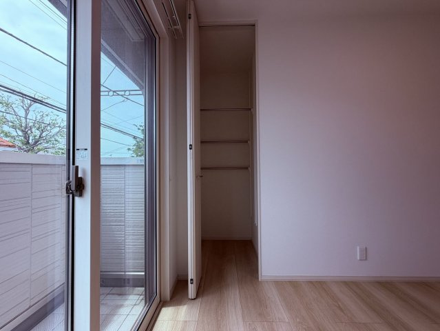 【収納】 | 練馬区谷原５丁目　中古戸建て | 衣類や小物をすっきり収納できる、使い勝手の良いクローゼット