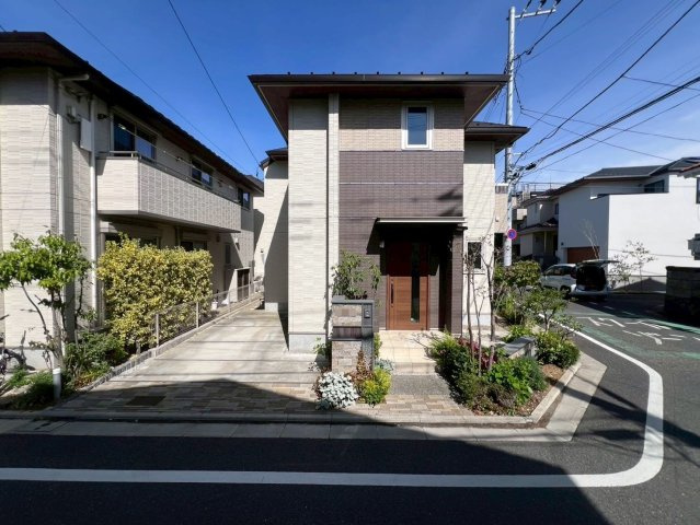 【外観】 | 練馬区谷原５丁目　中古戸建て | 重厚感のあるデザインで安定感があり、落ち着いた雰囲気の外観
