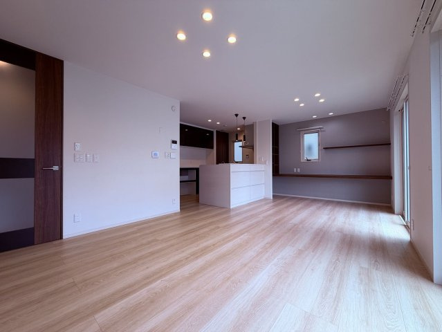 【居間・リビング】 | 練馬区谷原５丁目　中古戸建て | 家族が自然と集まりたくなる、ゆとりと温もりに満ちた空間