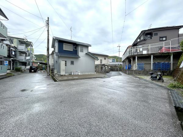 【全居室6帖以上】高知市十津3丁目　中古一戸建ての周辺|前面道路が広く、見通しも良好。運転が苦手な方も安心です♪
