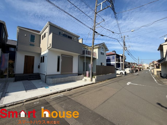 相模原市中央区光が丘２期の前面道路含む現地写真|お住まいの前面道路が広いと駐車が楽になり、陽当たりも遮られないので明るく居心地の良いお家になります♪
