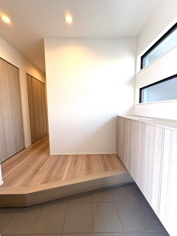 FAMILY GREEN TERRACE — 辻堂、家族時間が育つ家の玄関