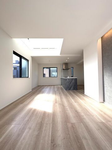 FAMILY GREEN TERRACE — 辻堂、家族時間が育つ家の居間・リビング