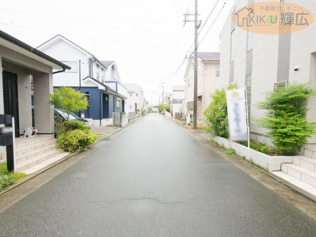 明石市大久保町大久保町　中古戸建の前面道路含む現地写真