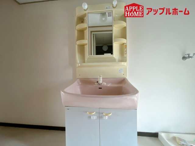 [中古マンション] 熊谷市銀座 熊谷銀座団地 17号棟の独立洗面台